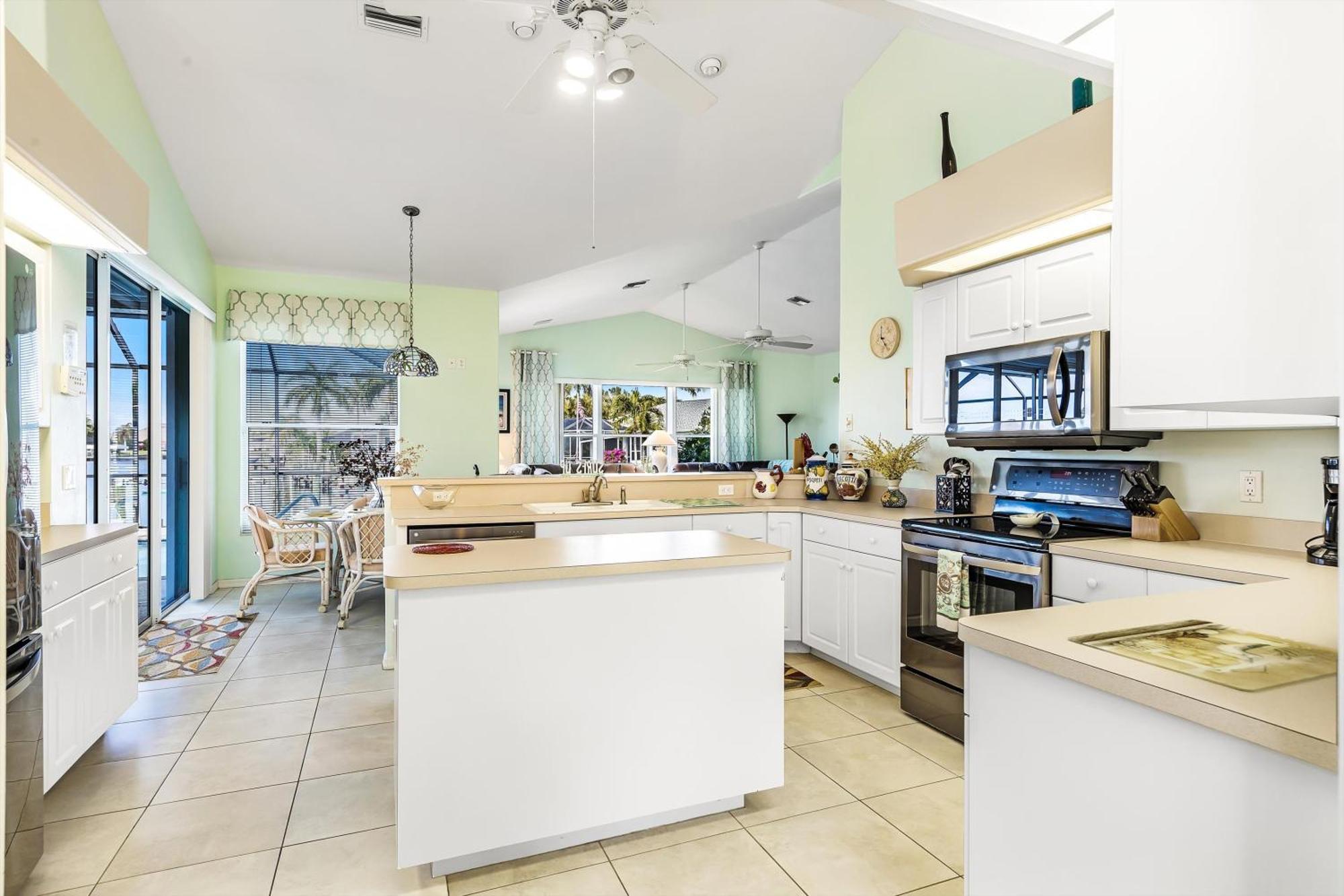 Villa Spacious Gulf-access Heated-pool With & Boat Lift - Ashlyn Cape Coral