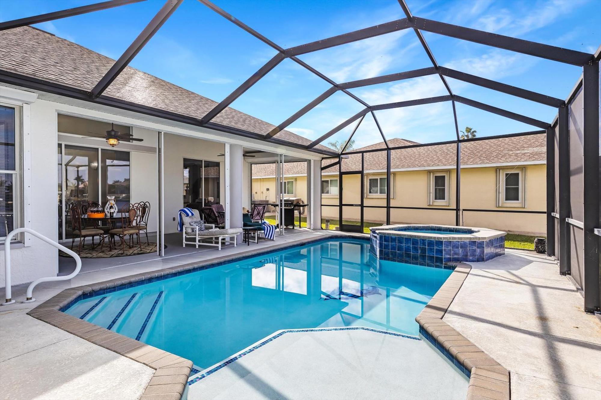 Villa Spacious Gulf-access Heated-pool With & Boat Lift - Ashlyn