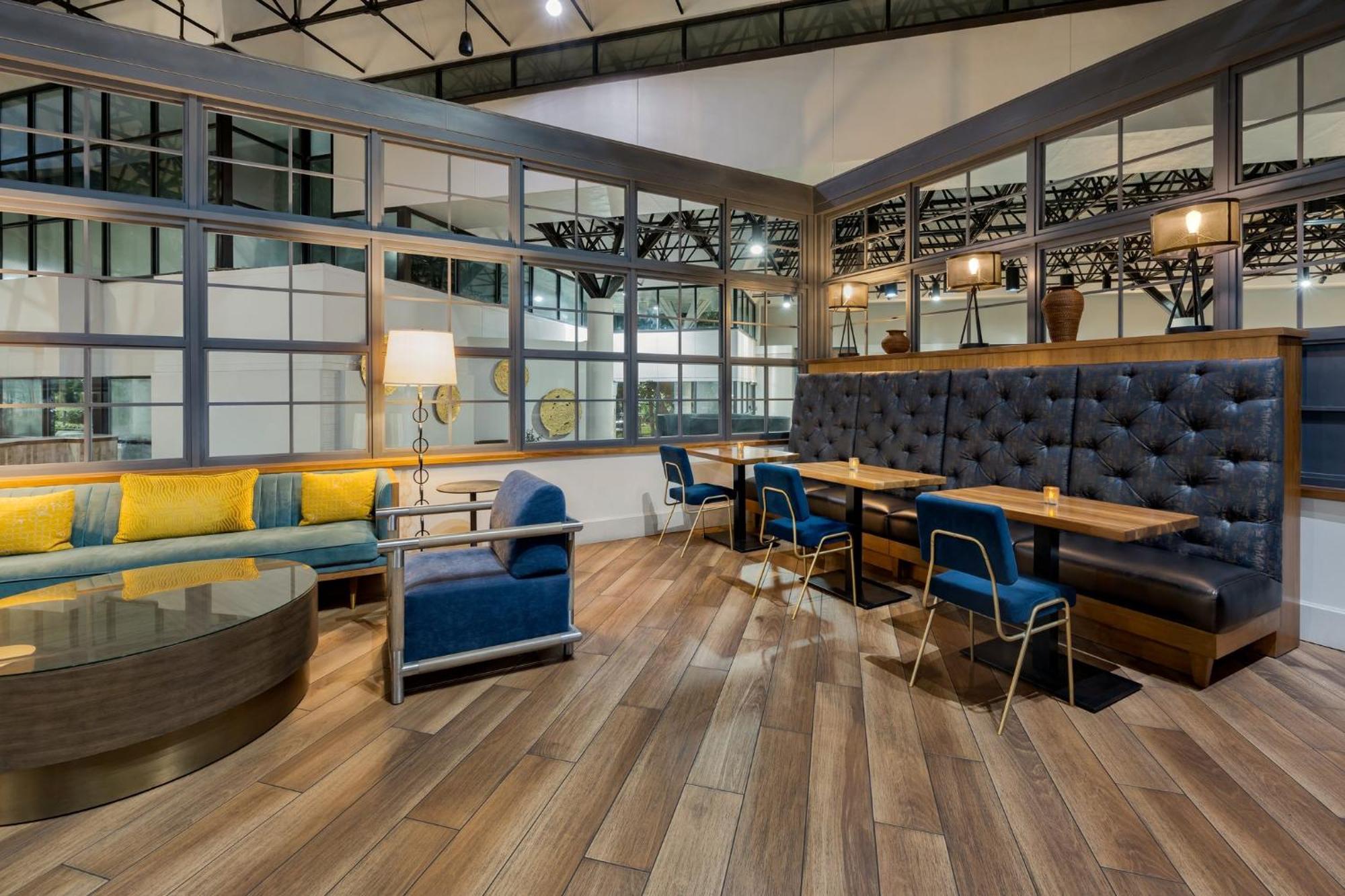 Crowne Plaza Airport By Ihg Hotel