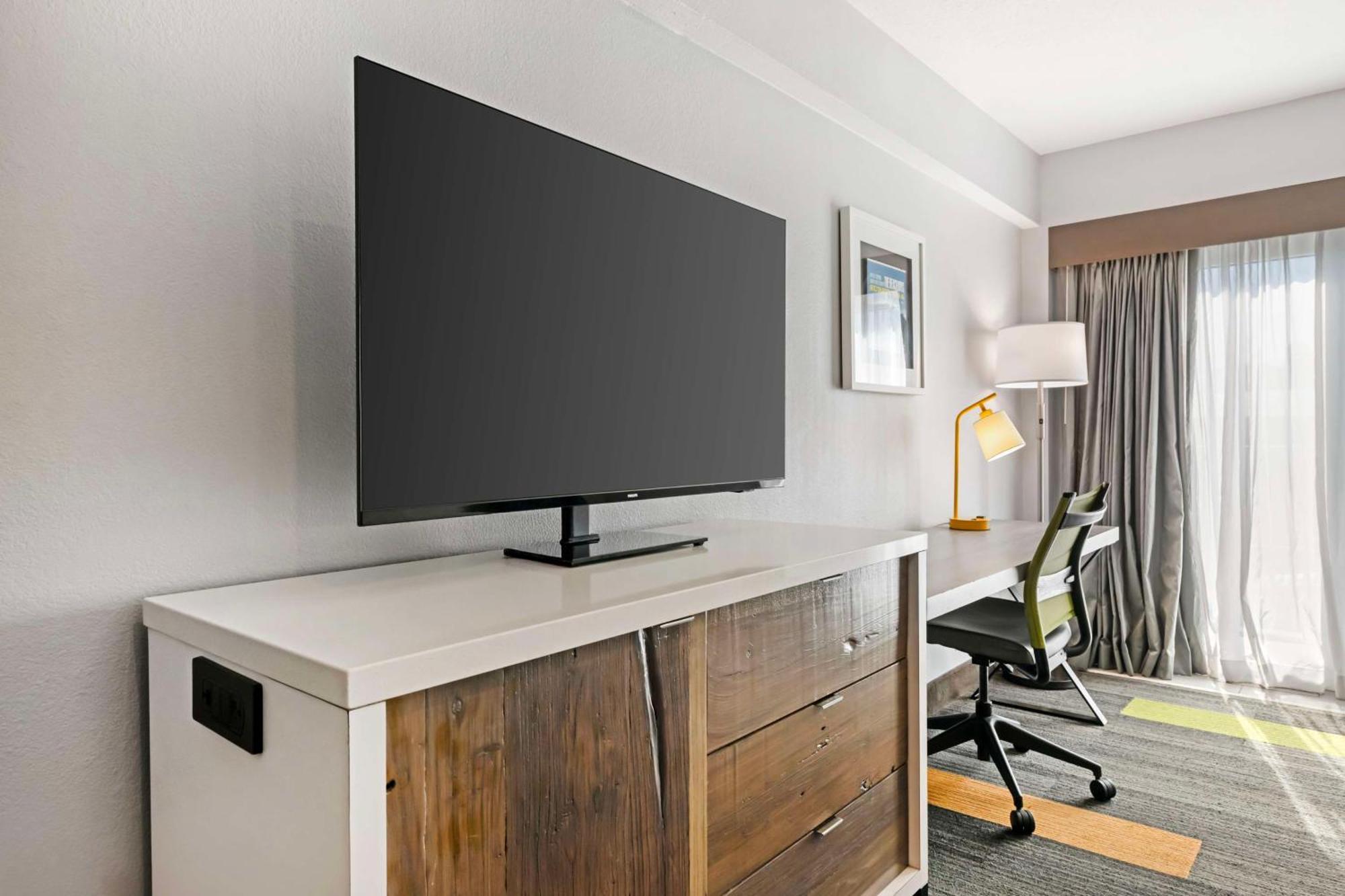 Western Oceanfront Hotel 3*