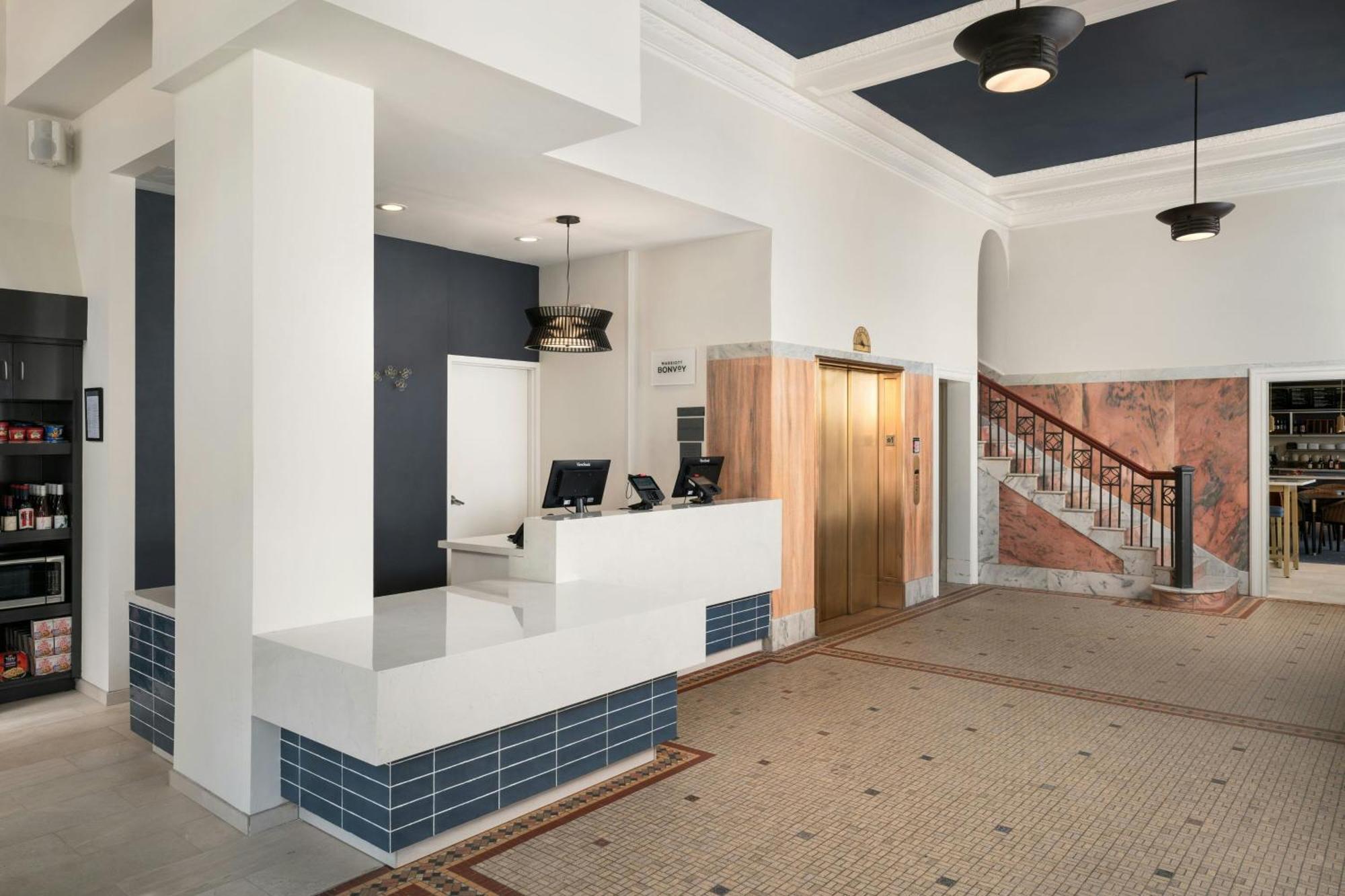 Courtyard By Marriott Downtown St. Petersburg