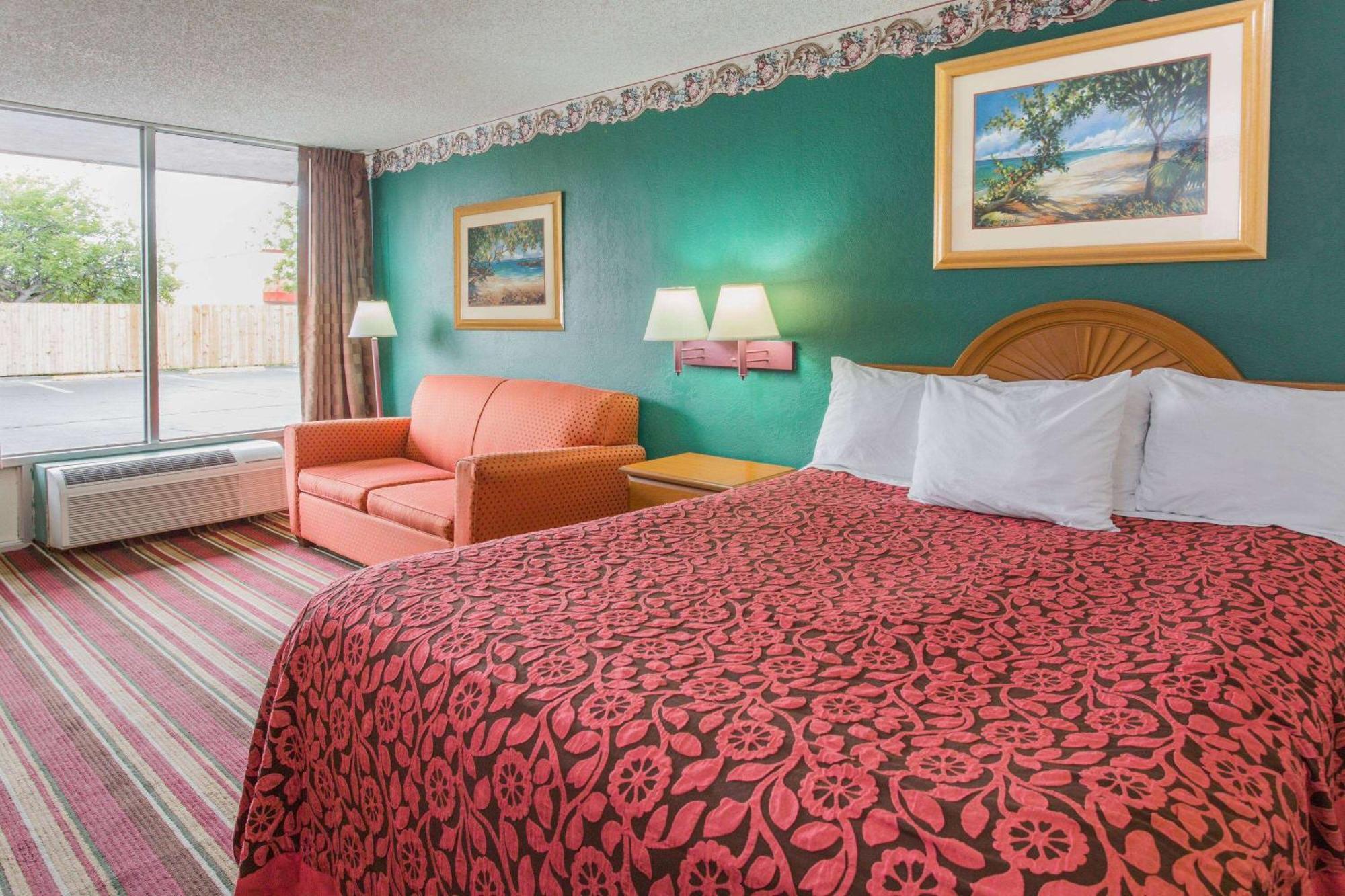 Days By Wyndham Myers Hotel 2*