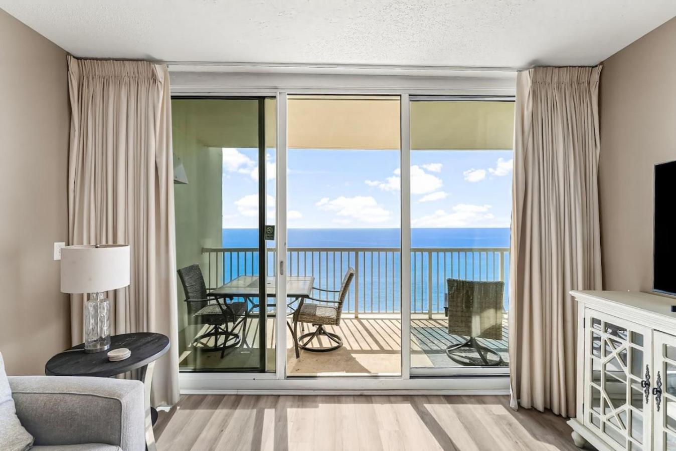 Majestic 1404 Holiday home