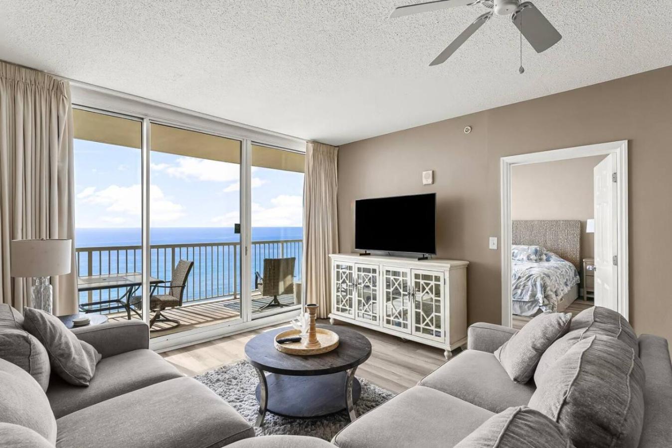 Majestic 1404 Holiday home *