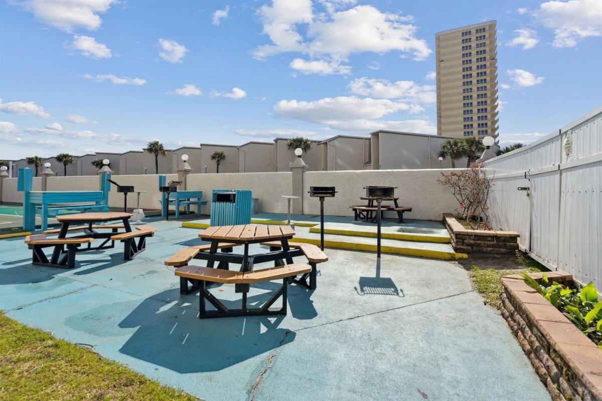 Summit 225 - Floor Beachfront - Sleeps 5 Apartment *