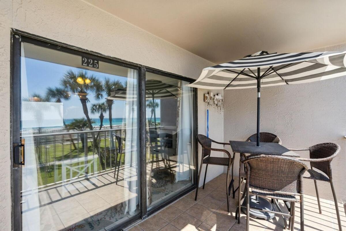 Apartment Summit 225 - Floor Beachfront - Sleeps 5 *
