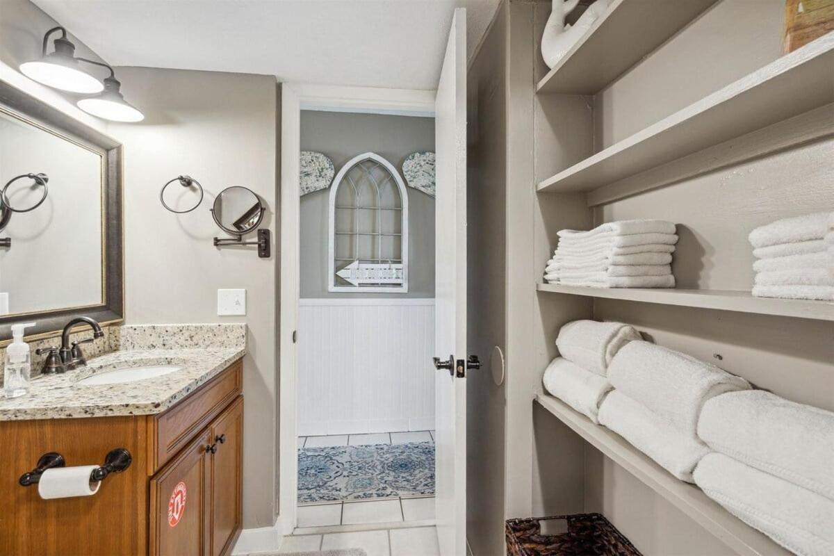 Summit 225 - Floor Beachfront - Sleeps 5 * Panama City Beach