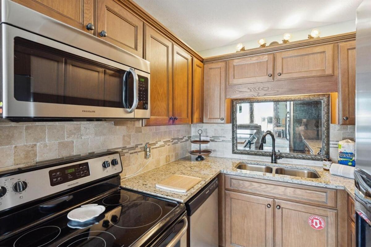 Summit 225 - Floor Beachfront - Sleeps 5 Panama City Beach