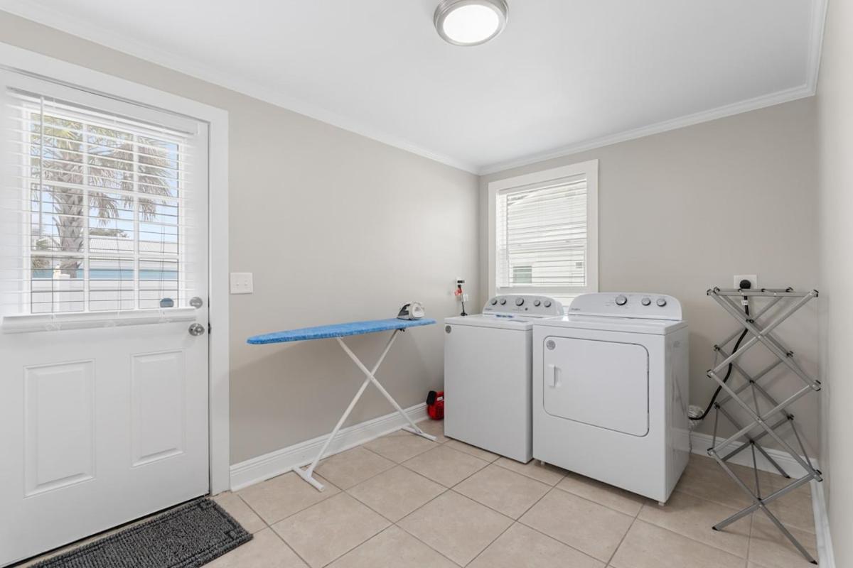 13900 Millcole Ave - Beachy - Sleeps 10