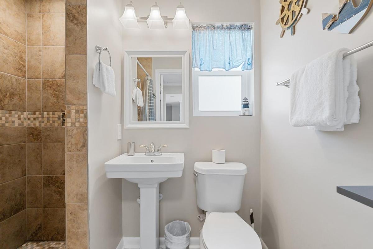 13900 Millcole Ave - Beachy - Sleeps 10 Holiday home *