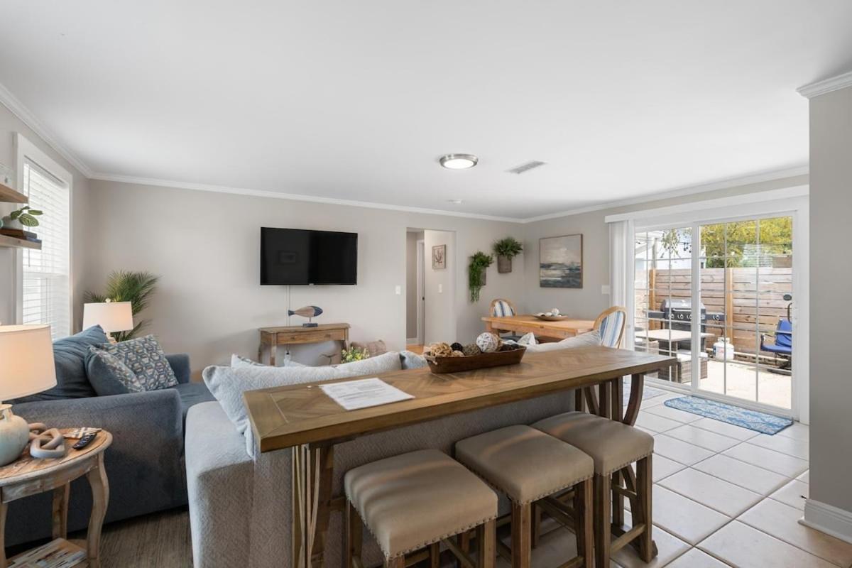 13900 Millcole Ave - Beachy - Sleeps 10 Holiday home *