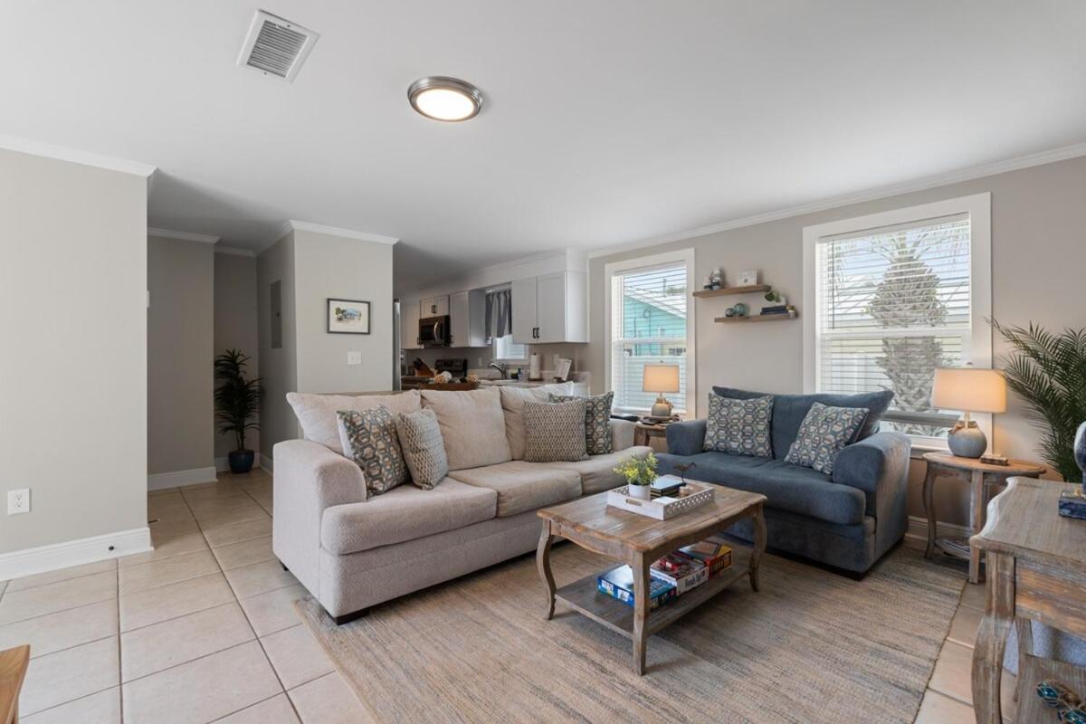 13900 Millcole Ave - Beachy - Sleeps 10 Holiday home *