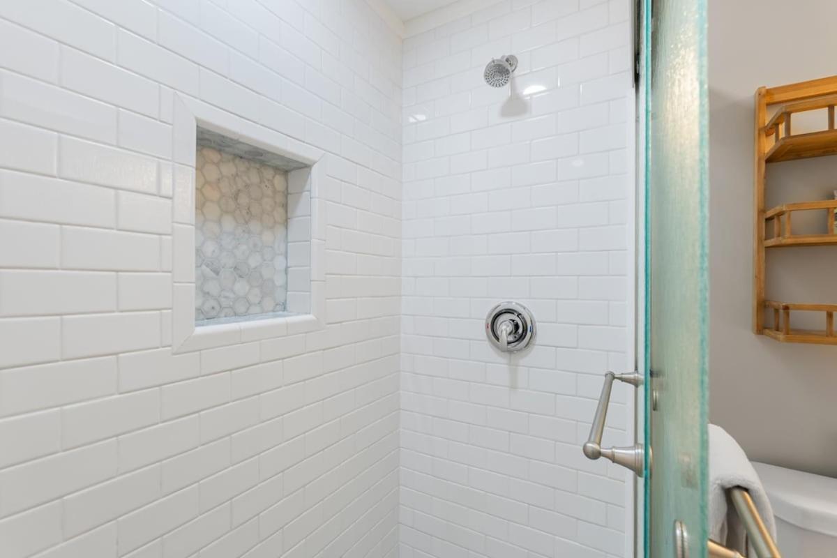 13900 Millcole Ave - Beachy - Sleeps 10