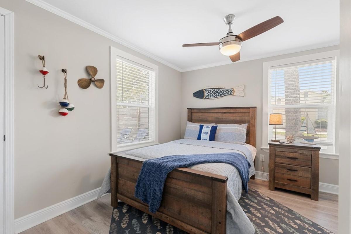 13900 Millcole Ave - Beachy - Sleeps 10 Holiday home