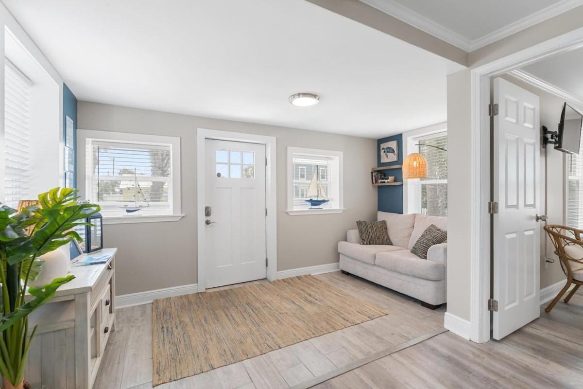 13900 Millcole Ave - Beachy - Sleeps 10 Holiday home *
