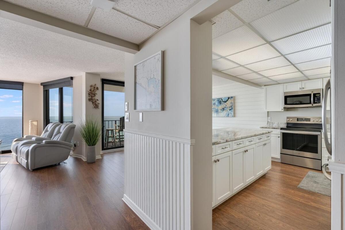 Edgewater T3 #802 - 2 Bedroom 2 Ba Amazing Views *