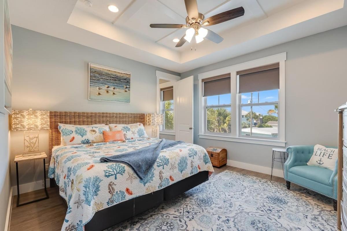 221 Sands Street - 4 Bedroom With Private Pool *