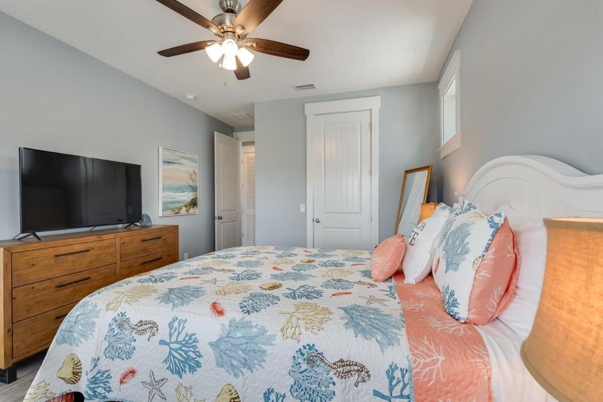 Holiday home 221 Sands Street - 4 Bedroom With Private Pool