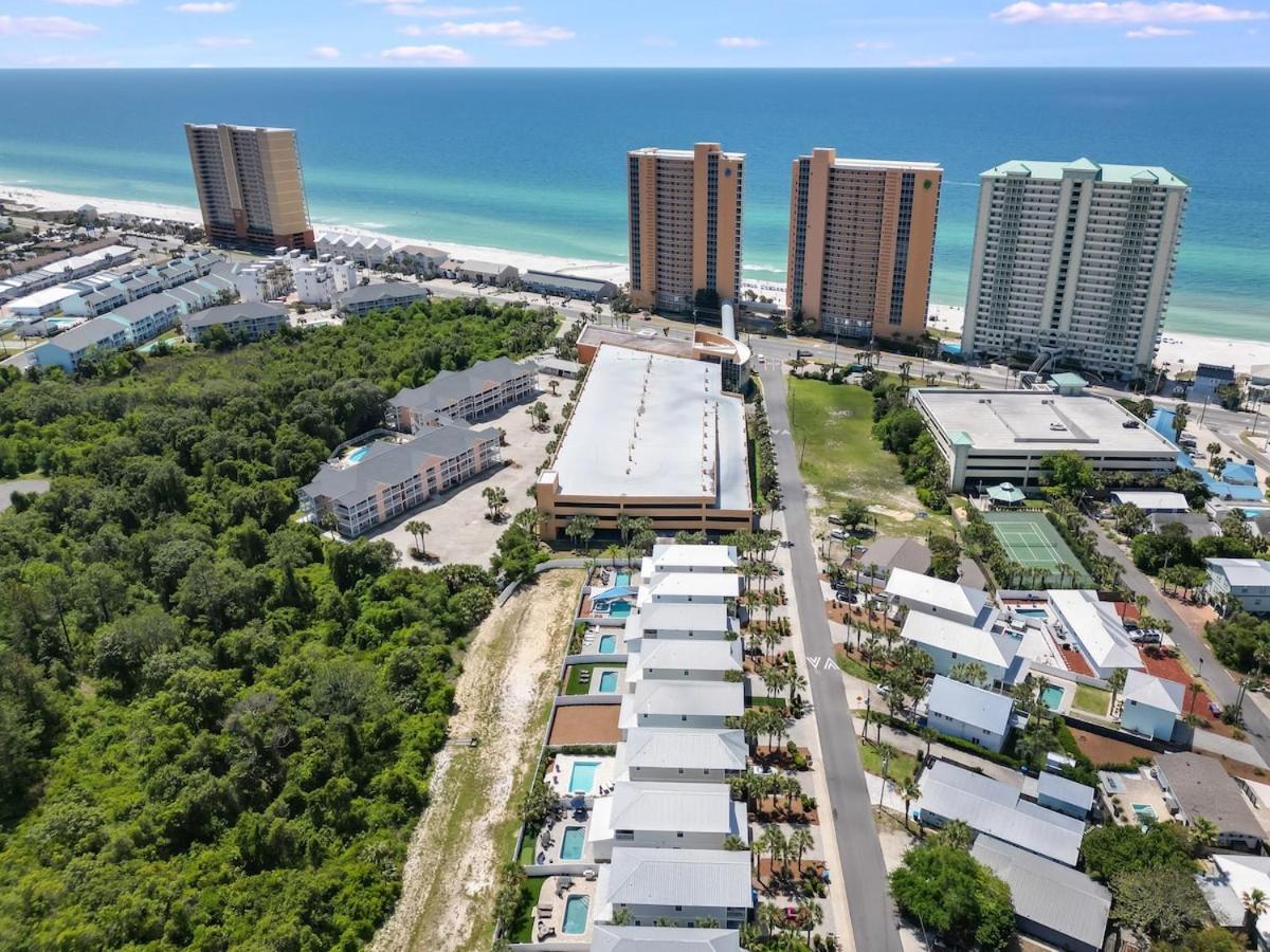 Holiday home 221 Sands Street - 4 Bedroom With Private Pool *