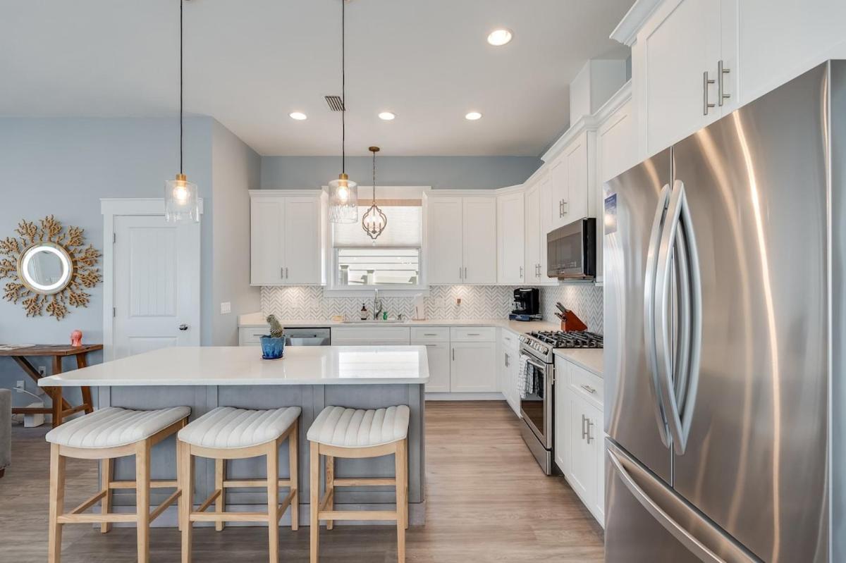 221 Sands Street - 4 Bedroom With Private Pool *