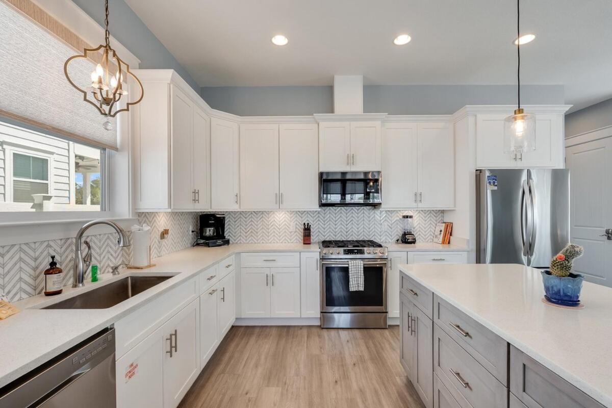 221 Sands Street - 4 Bedroom With Private Pool *