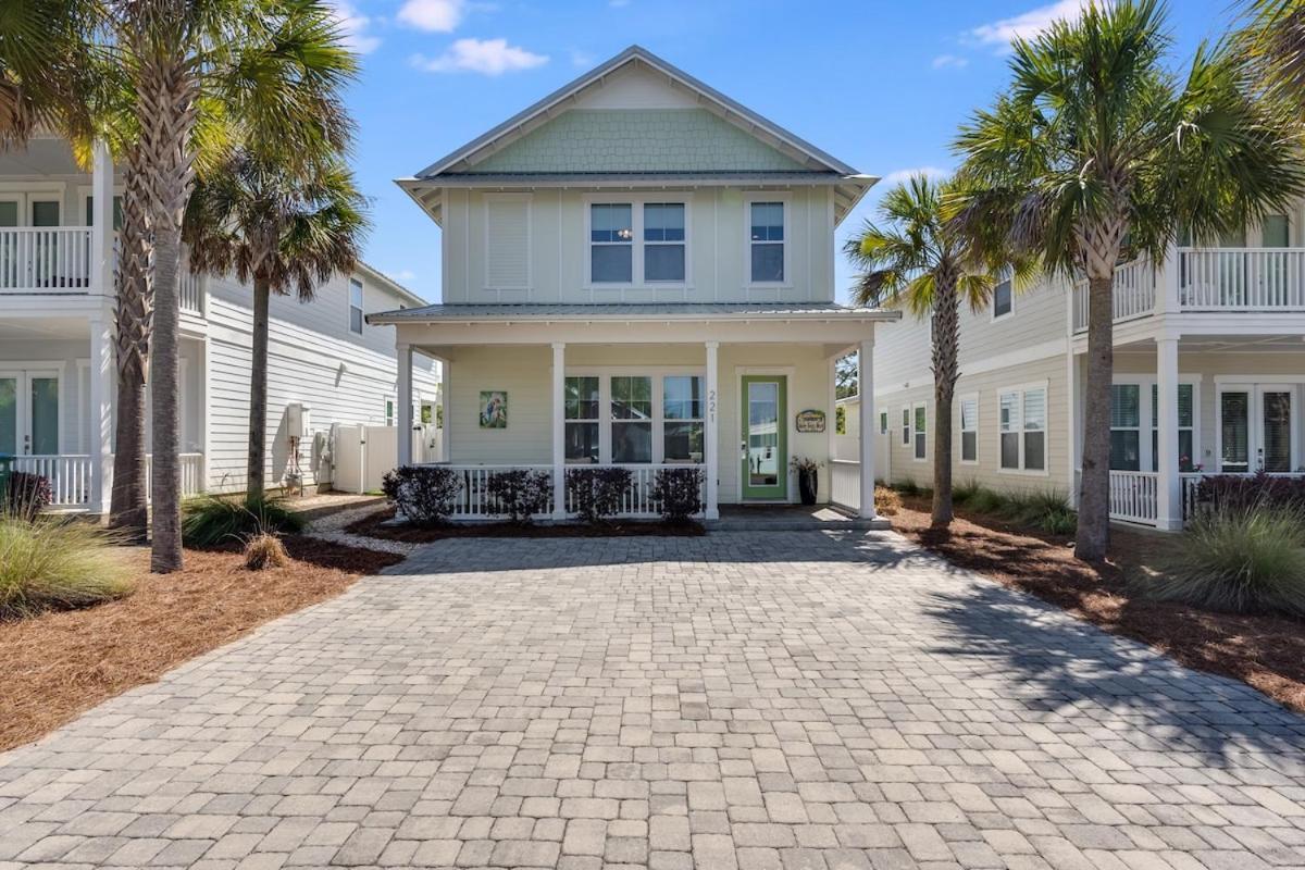Holiday home 221 Sands Street - 4 Bedroom With Private Pool