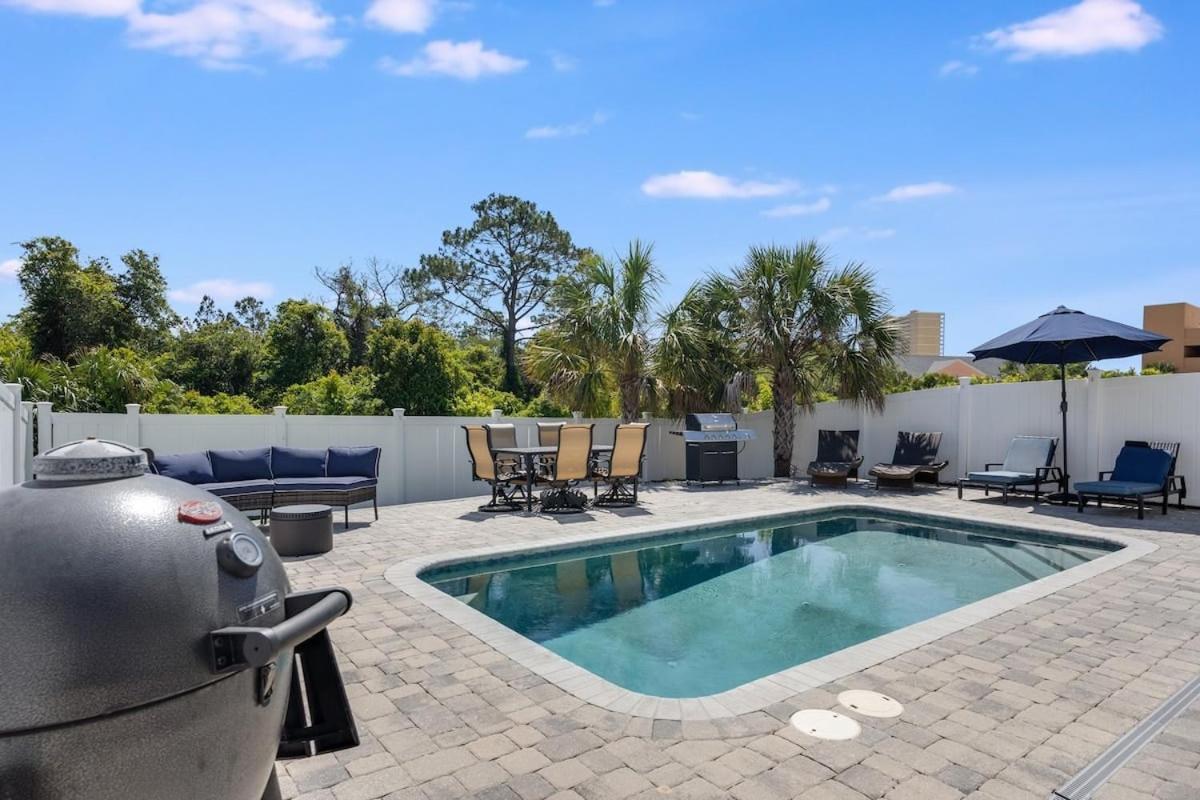 Holiday home 221 Sands Street - 4 Bedroom With Private Pool *