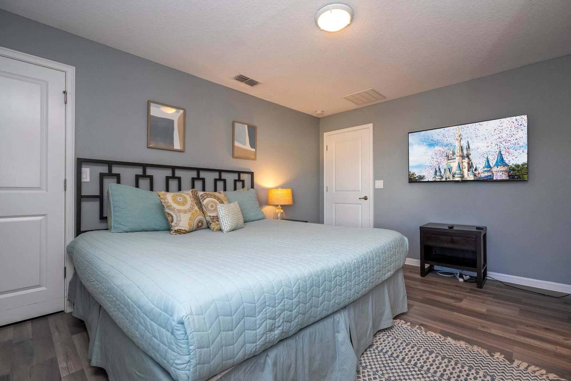 Stunning 5bd Close To At Storey 3199 *