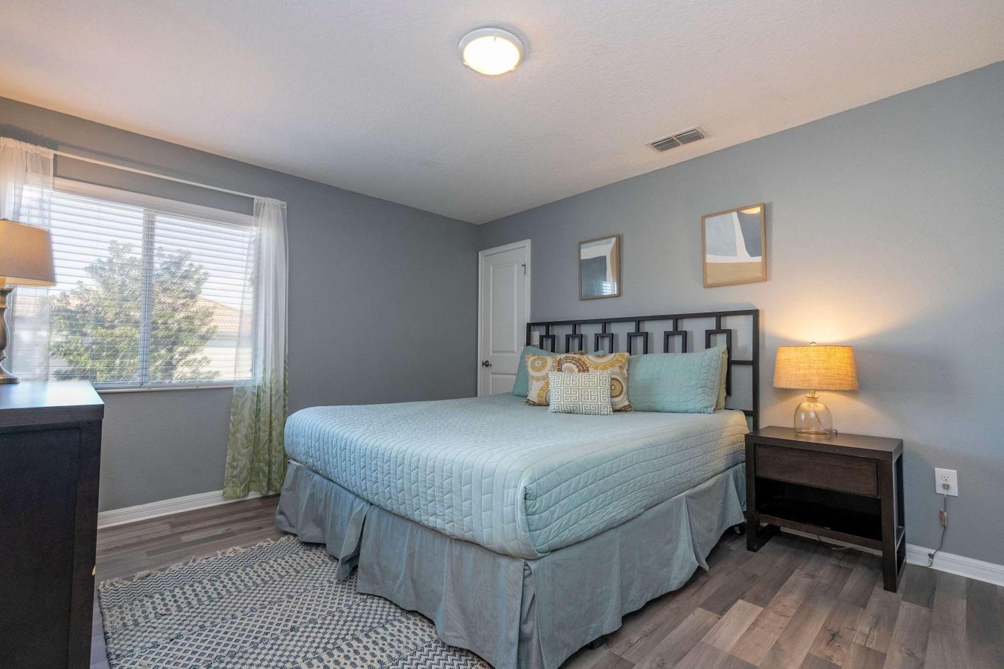 Stunning 5bd Close To At Storey 3199