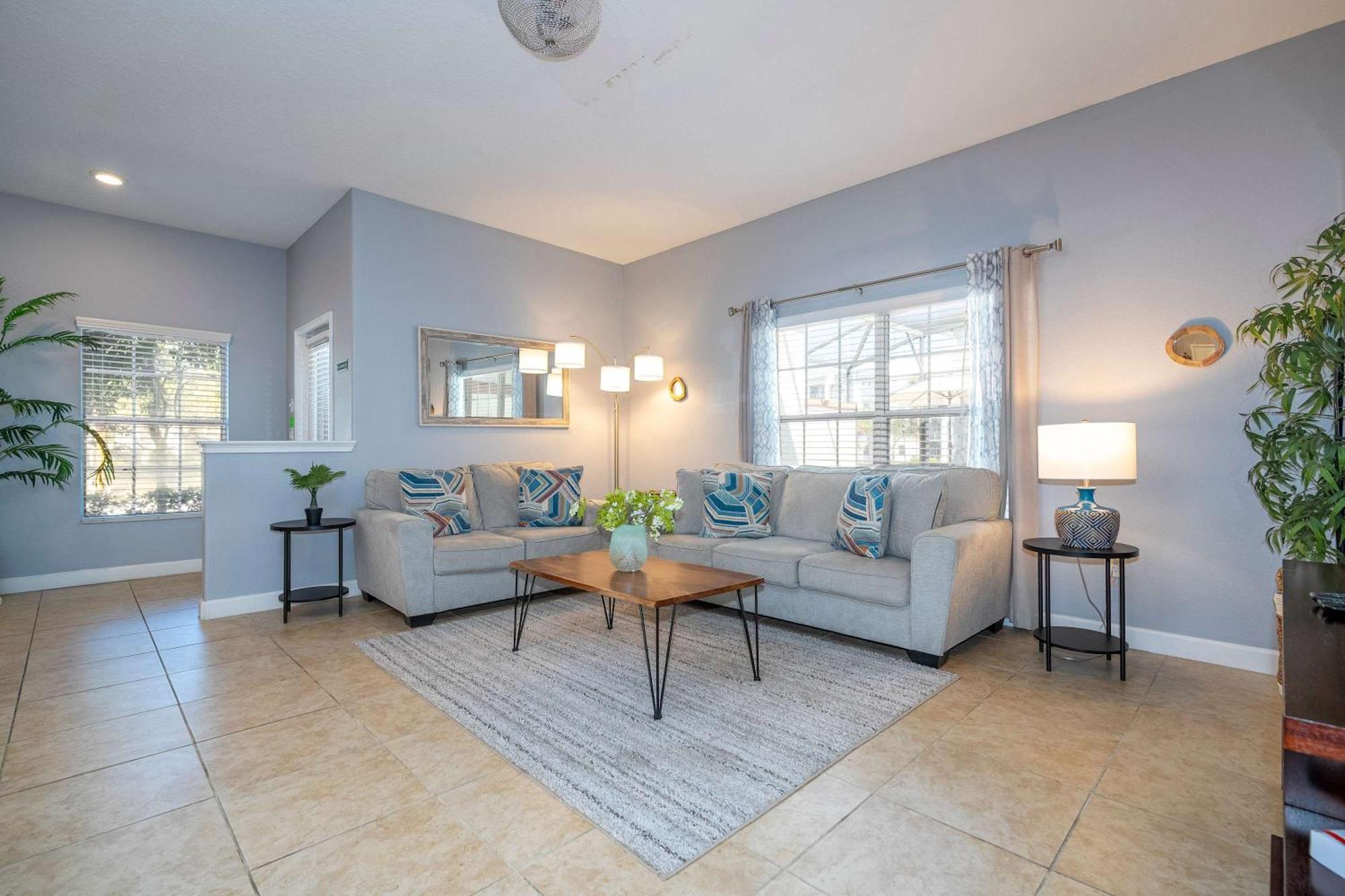 Stunning 5bd Close To At Storey 3199 *