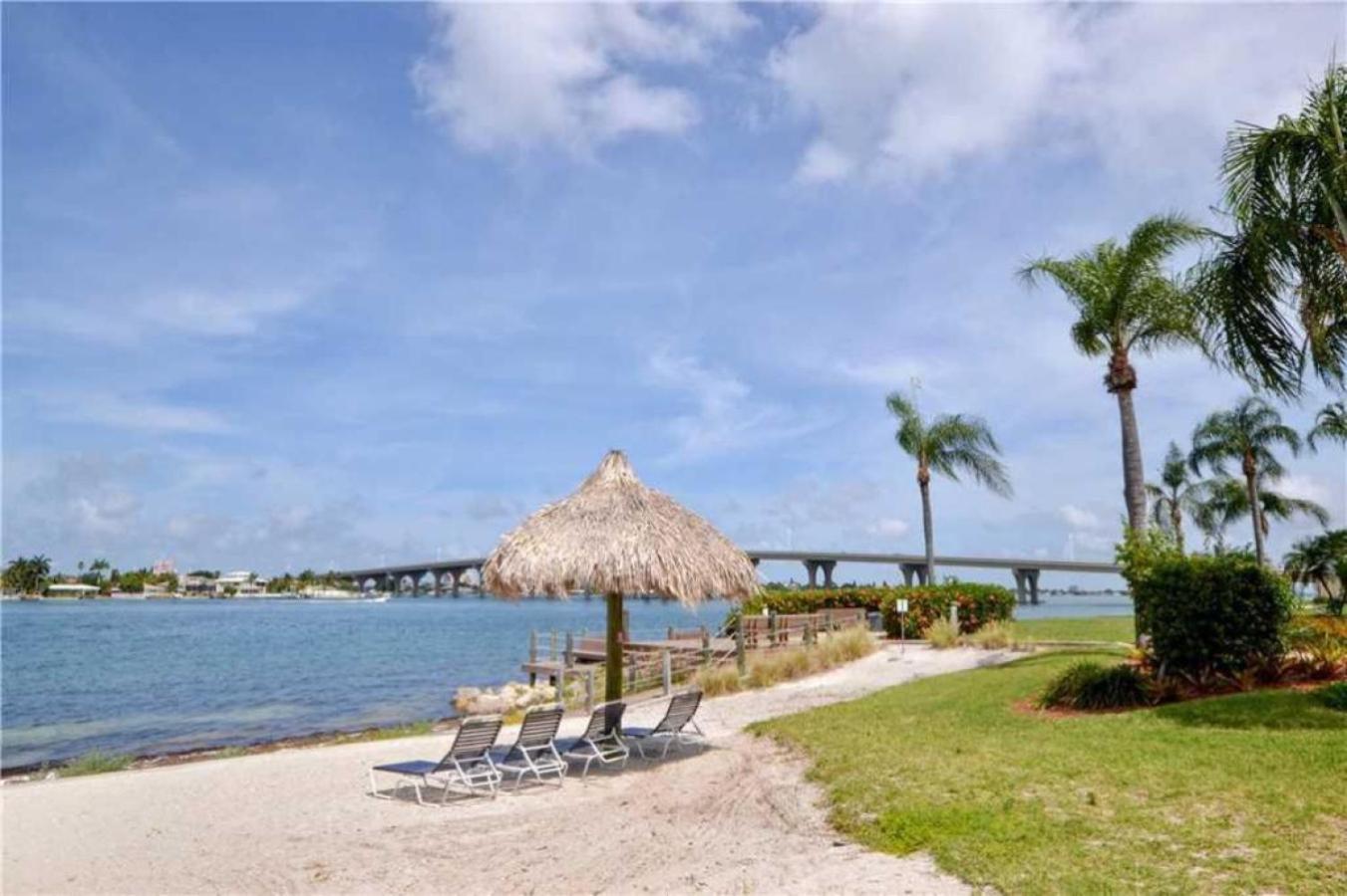 Bahia Vista Ground Floor 2 Bedroom 131 *