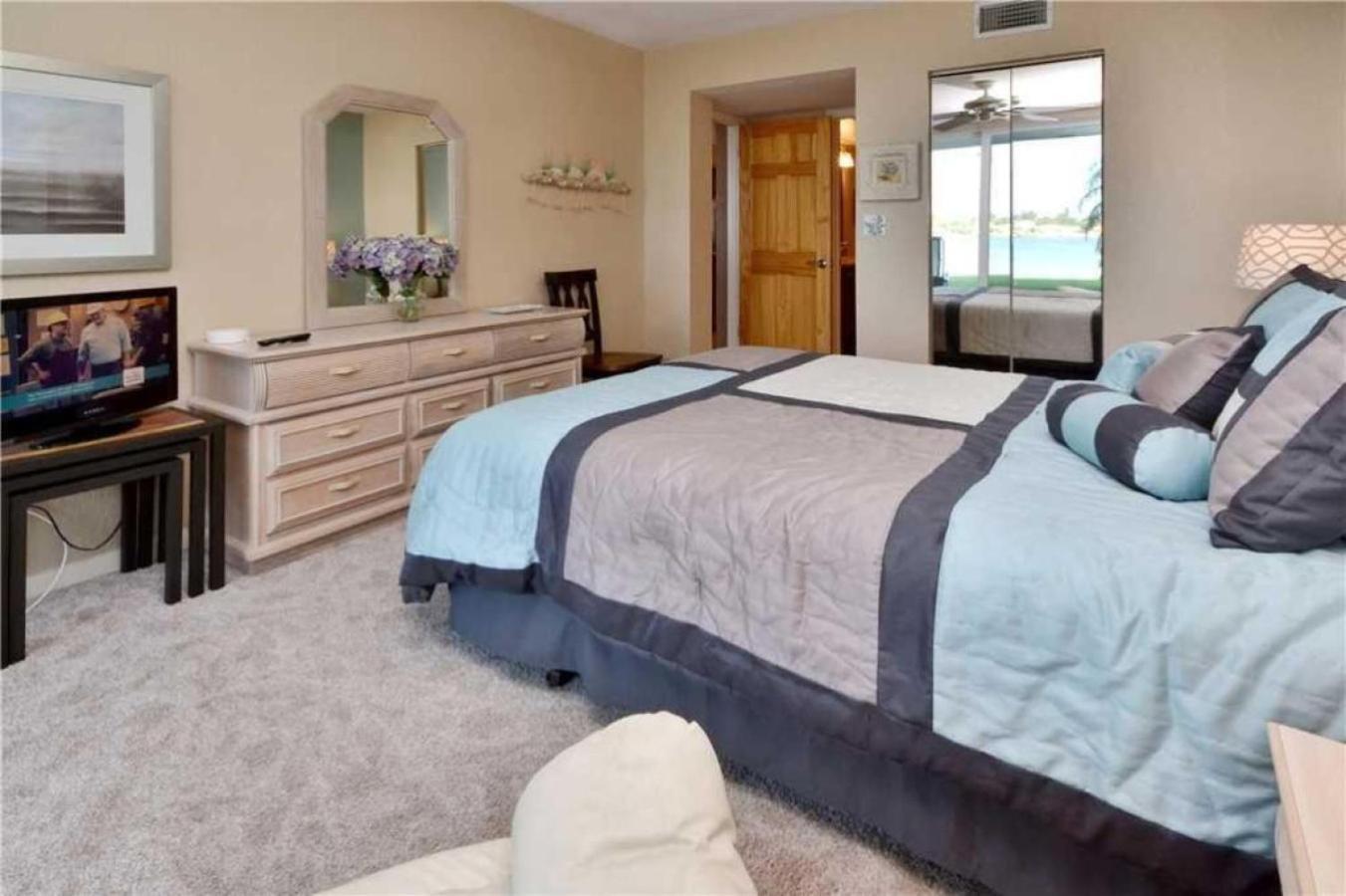 Bahia Vista Ground Floor 2 Bedroom 131 *