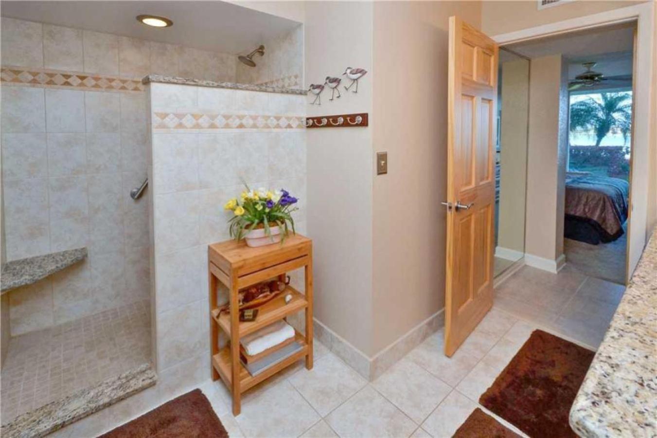 Bahia Vista Ground Floor 2 Bedroom 131 *
