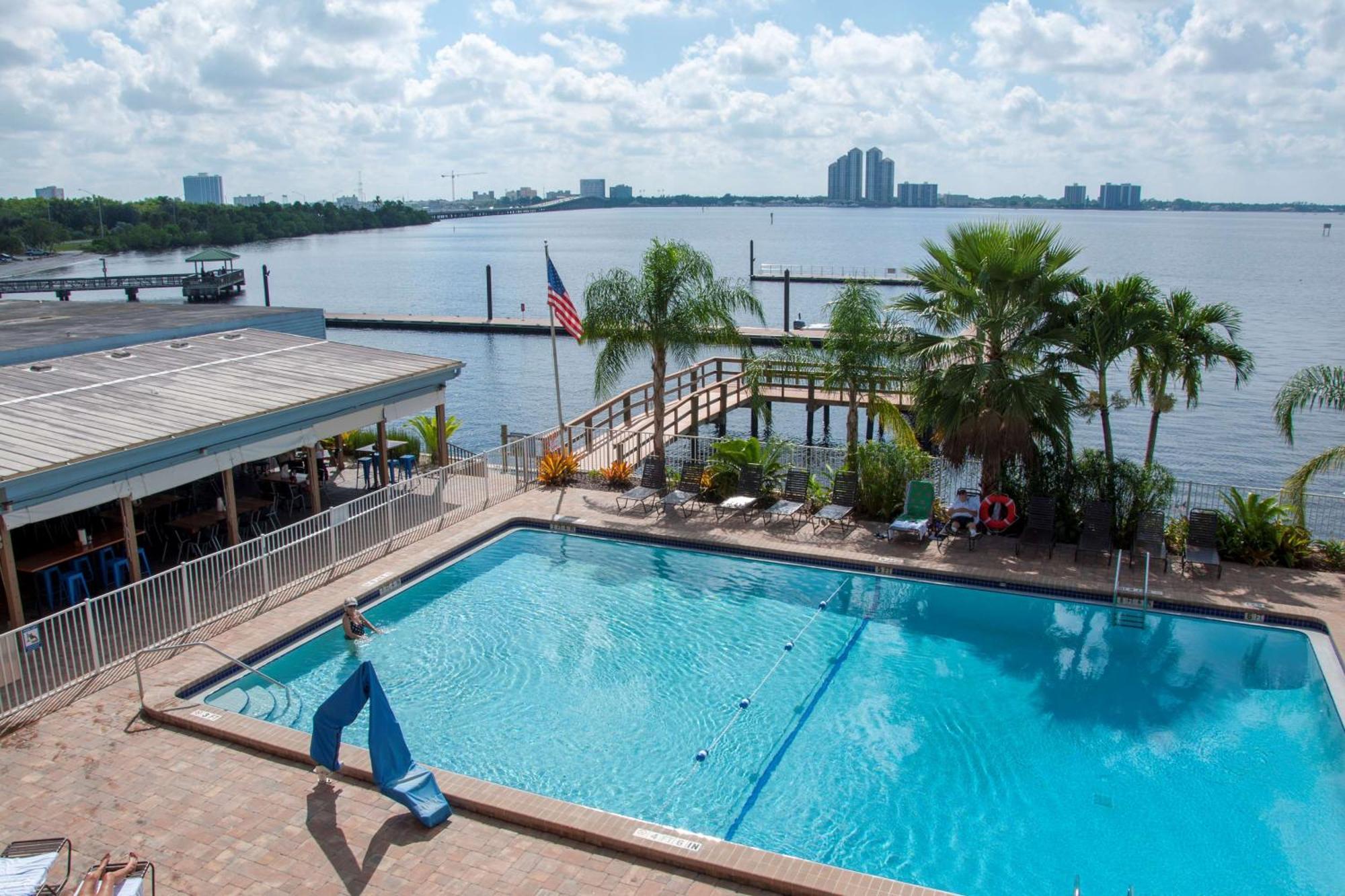 Western Myers Waterfront Hotel 3*
