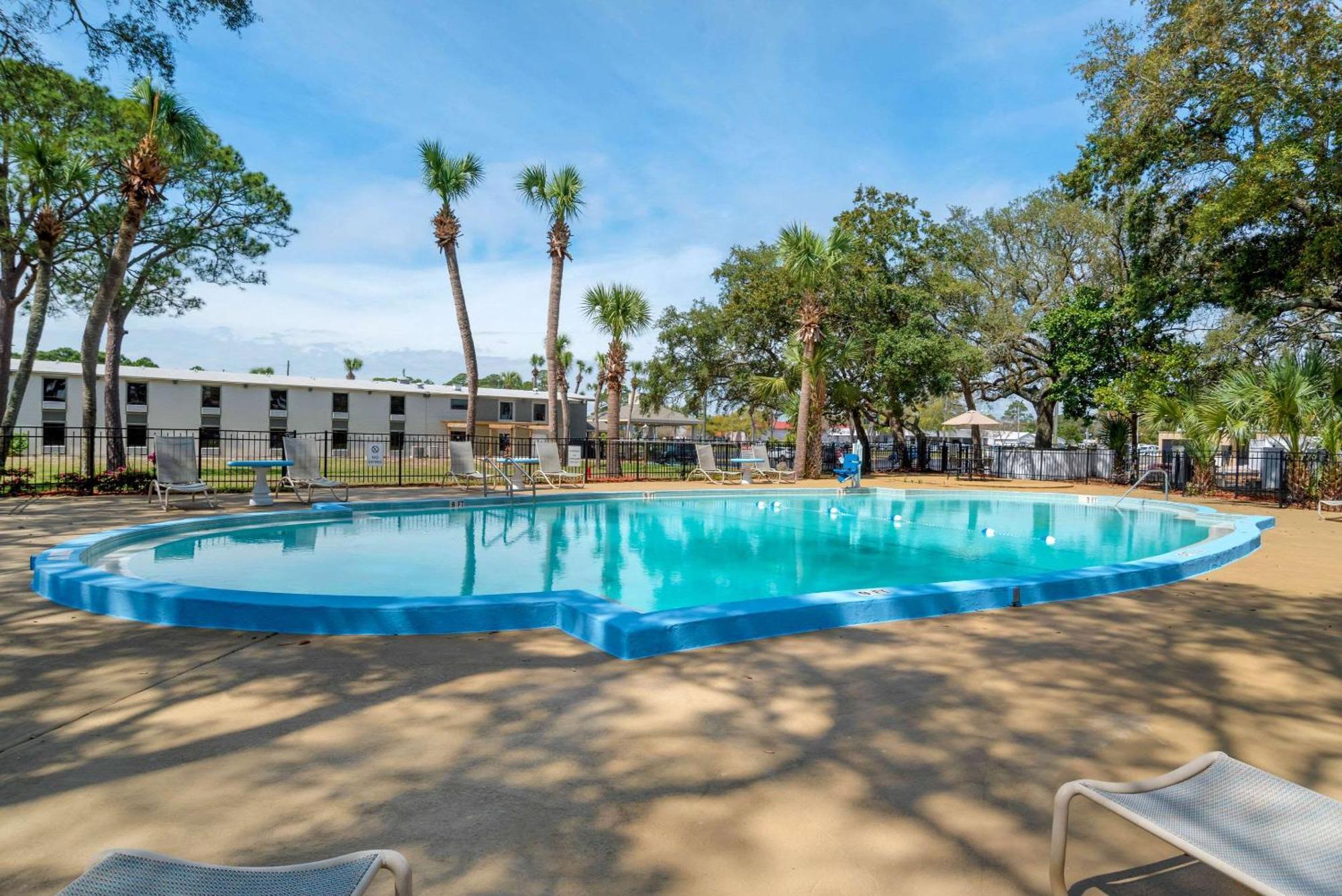 Inn Quality Walton - Destin West 2*