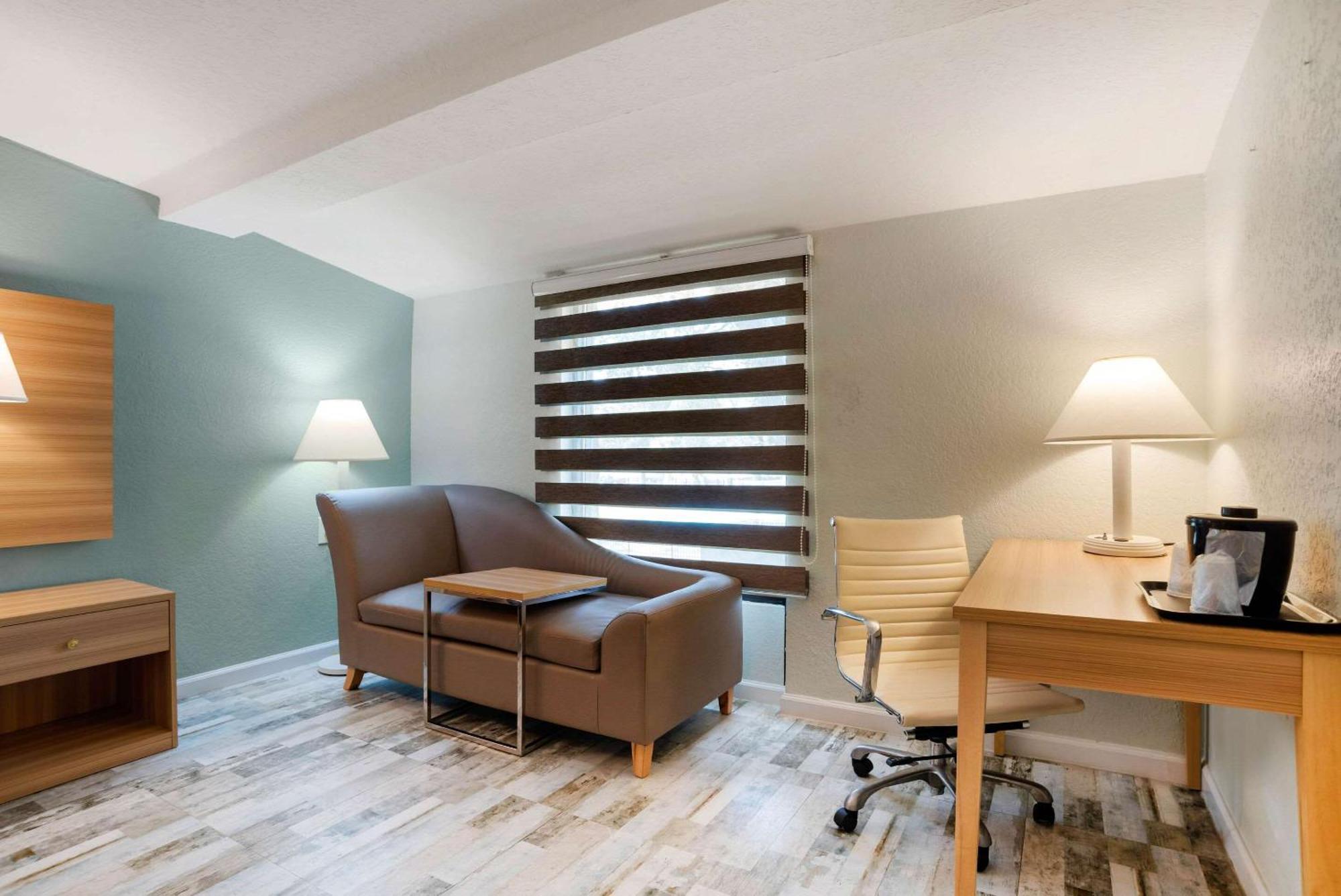 Inn Quality Walton - Destin West 2*