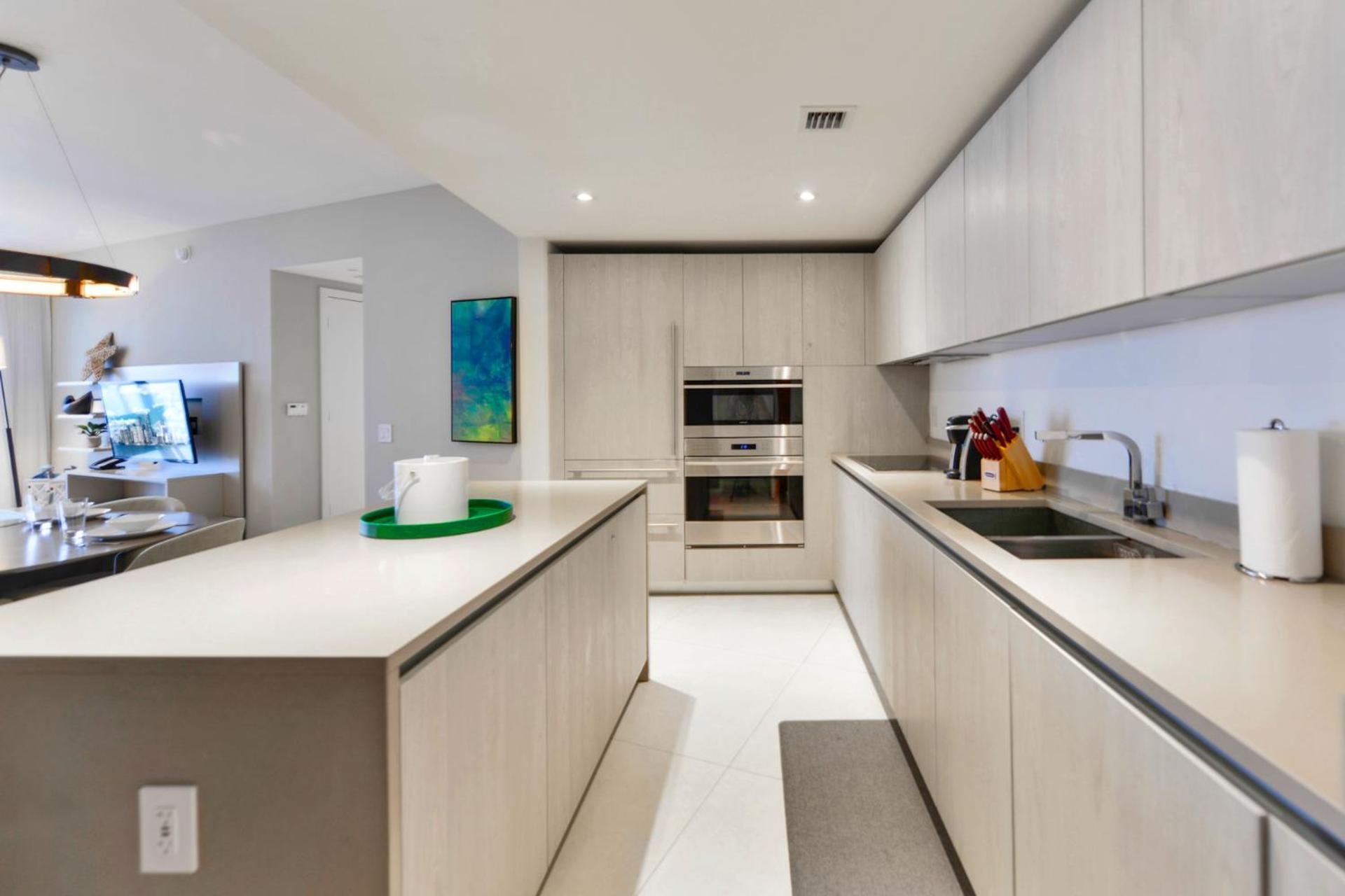 Stunning 2/2 At Hyde Beachresort Front * Hollywood