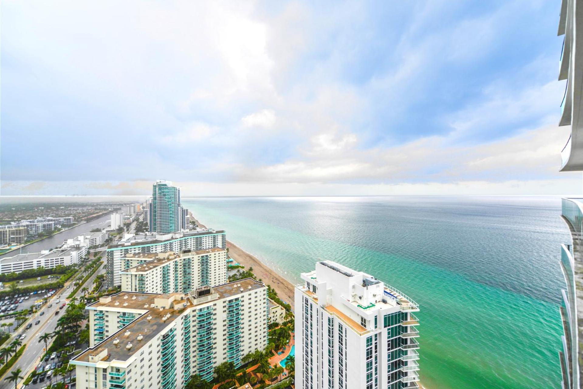 Stunning 2/2 At Hyde Beachresort Front Apartment