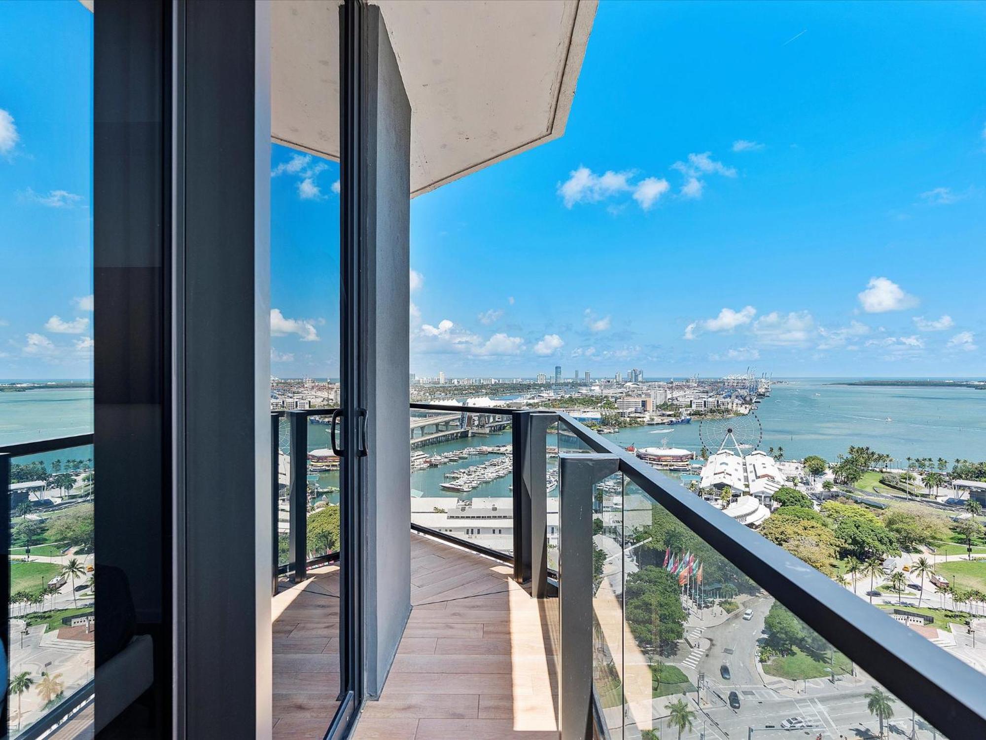 Apartment Downtown By Vacation