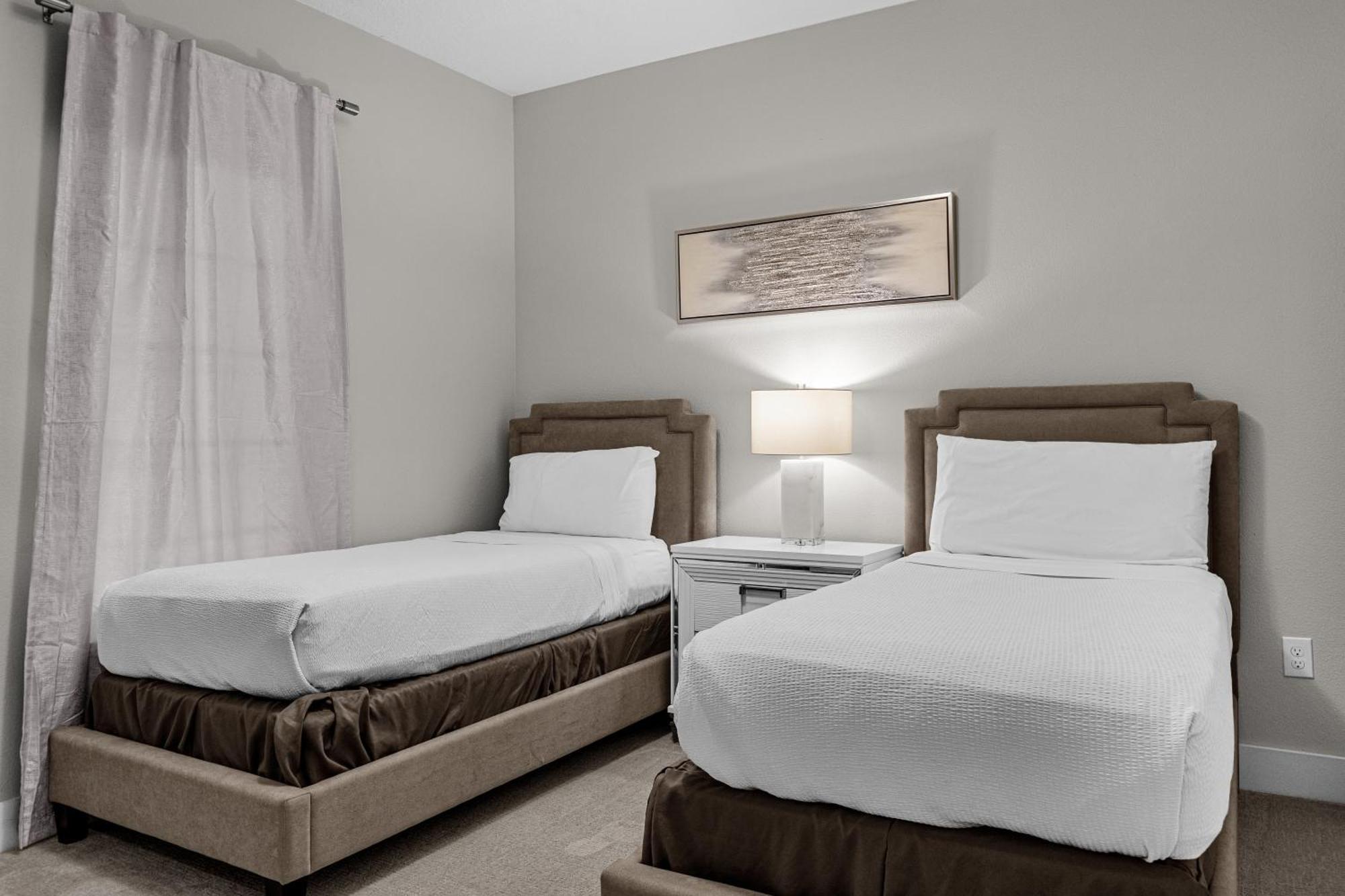 3 Bedroom Family Friendly At Worldquest Near 3br *
