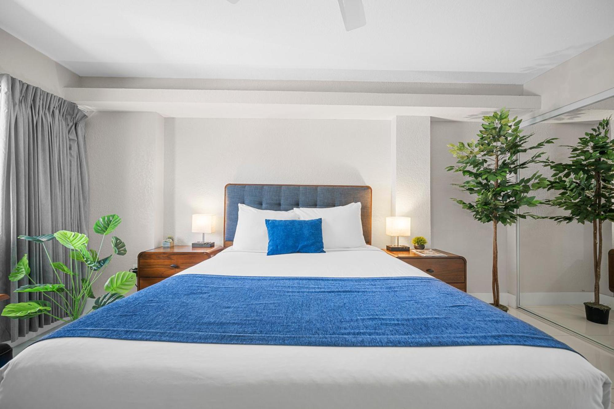 Boca Plaza Hotel