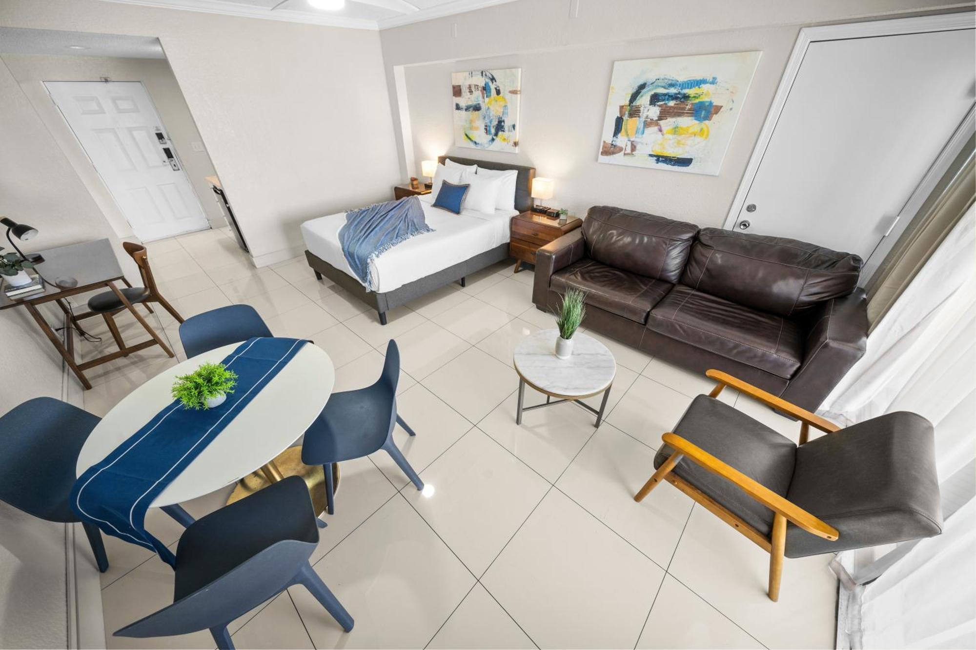 Boca Plaza Hotel