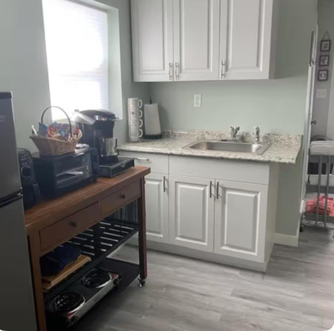 Resort Option1 3 Bedroom House Only Option2 Studio Cottage Only Option3 House Plus Cottage Fenced Backyard Private Patio Areas Grill Firepit Plenty Parking! Quick Access 10 Min To Beach Airport Delray West Palm