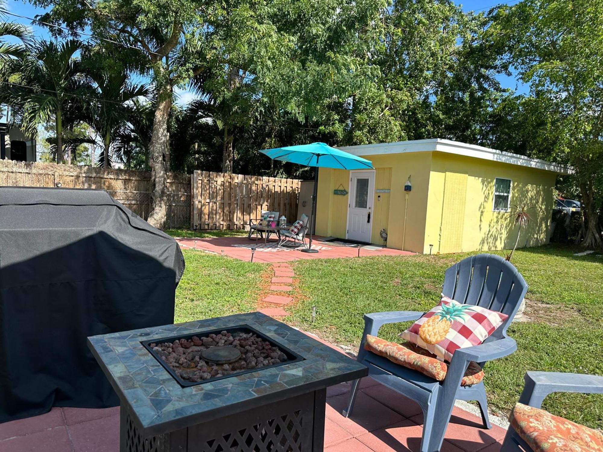 Resort Option1 3 Bedroom House Only Option2 Studio Cottage Only Option3 House Plus Cottage Fenced Backyard Private Patio Areas Grill Firepit Plenty Parking! Quick Access 10 Min To Beach Airport Delray West Palm Lake Worth Beach