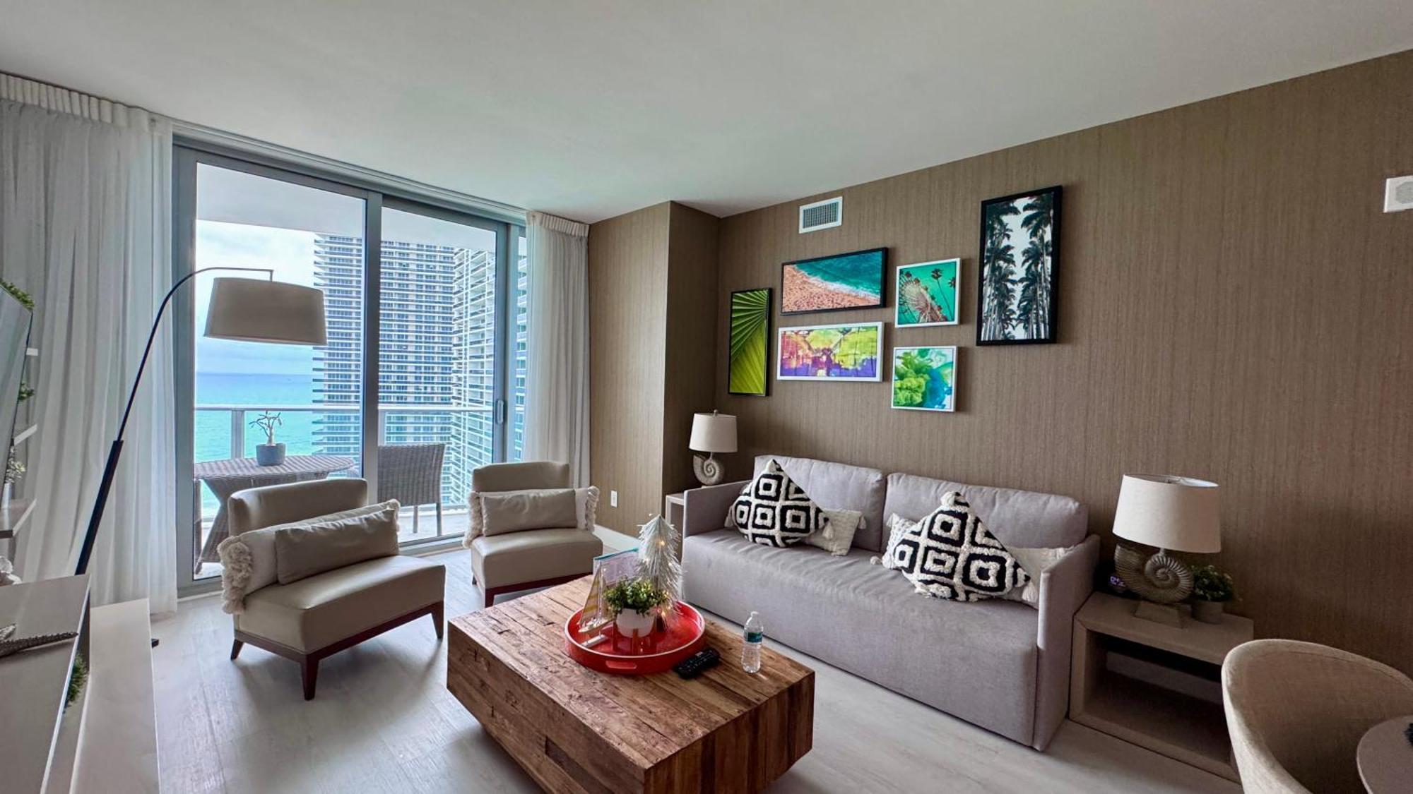 Apartment Picturesque Beachfront - Lovely 2bd And 2ba With Direct Ocean View