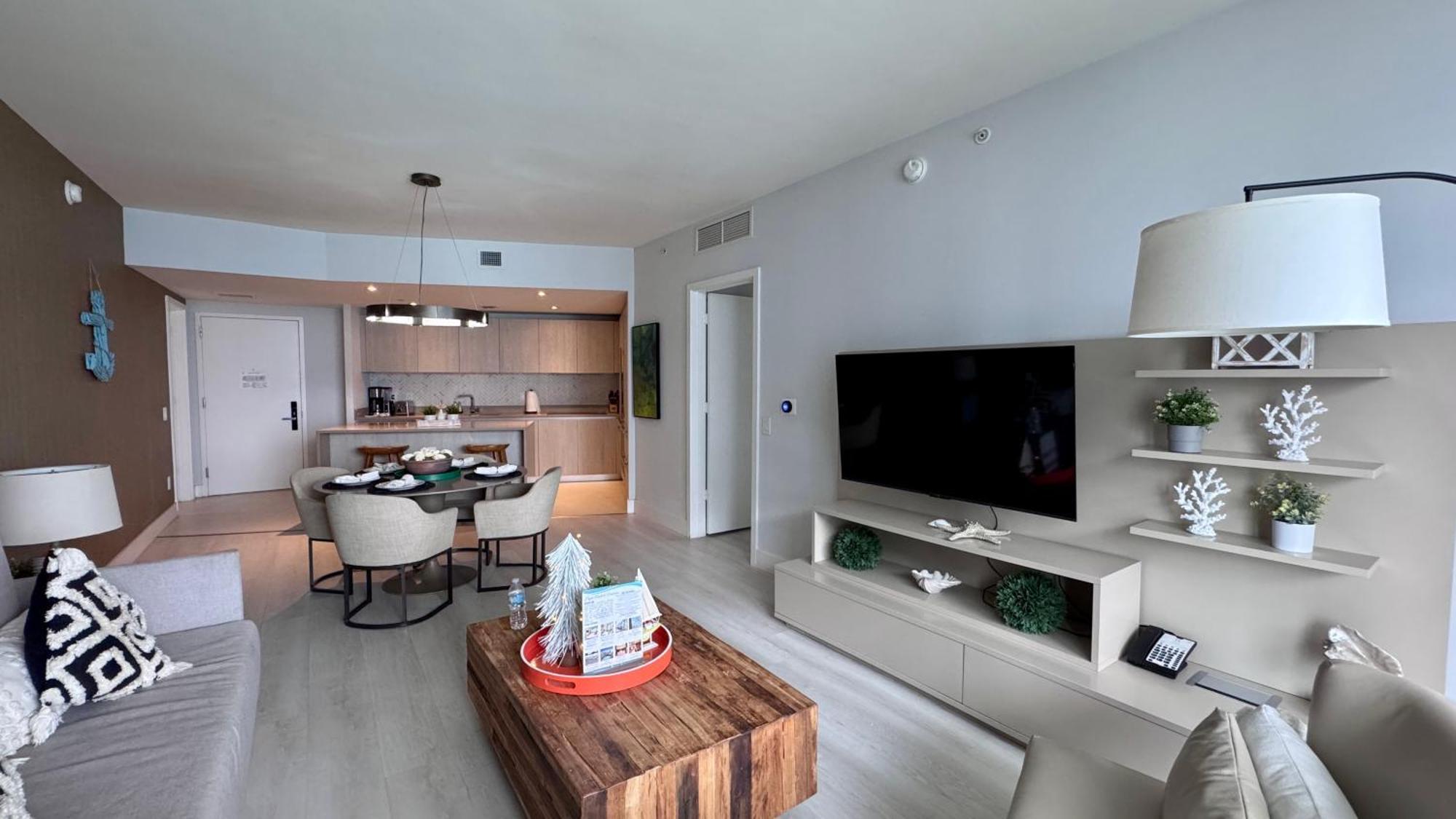 Picturesque Beachfront - Lovely 2bd And 2ba With Direct Ocean View Apartment *