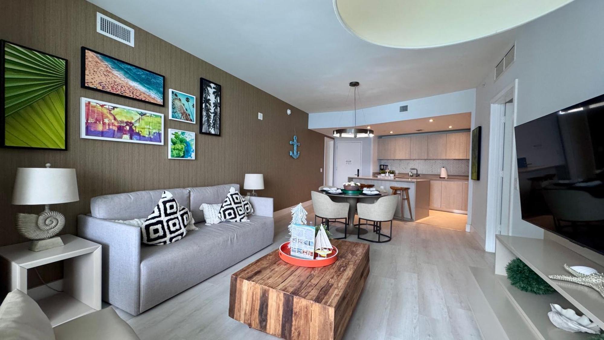 Apartment Picturesque Beachfront - Lovely 2bd And 2ba With Direct Ocean View *