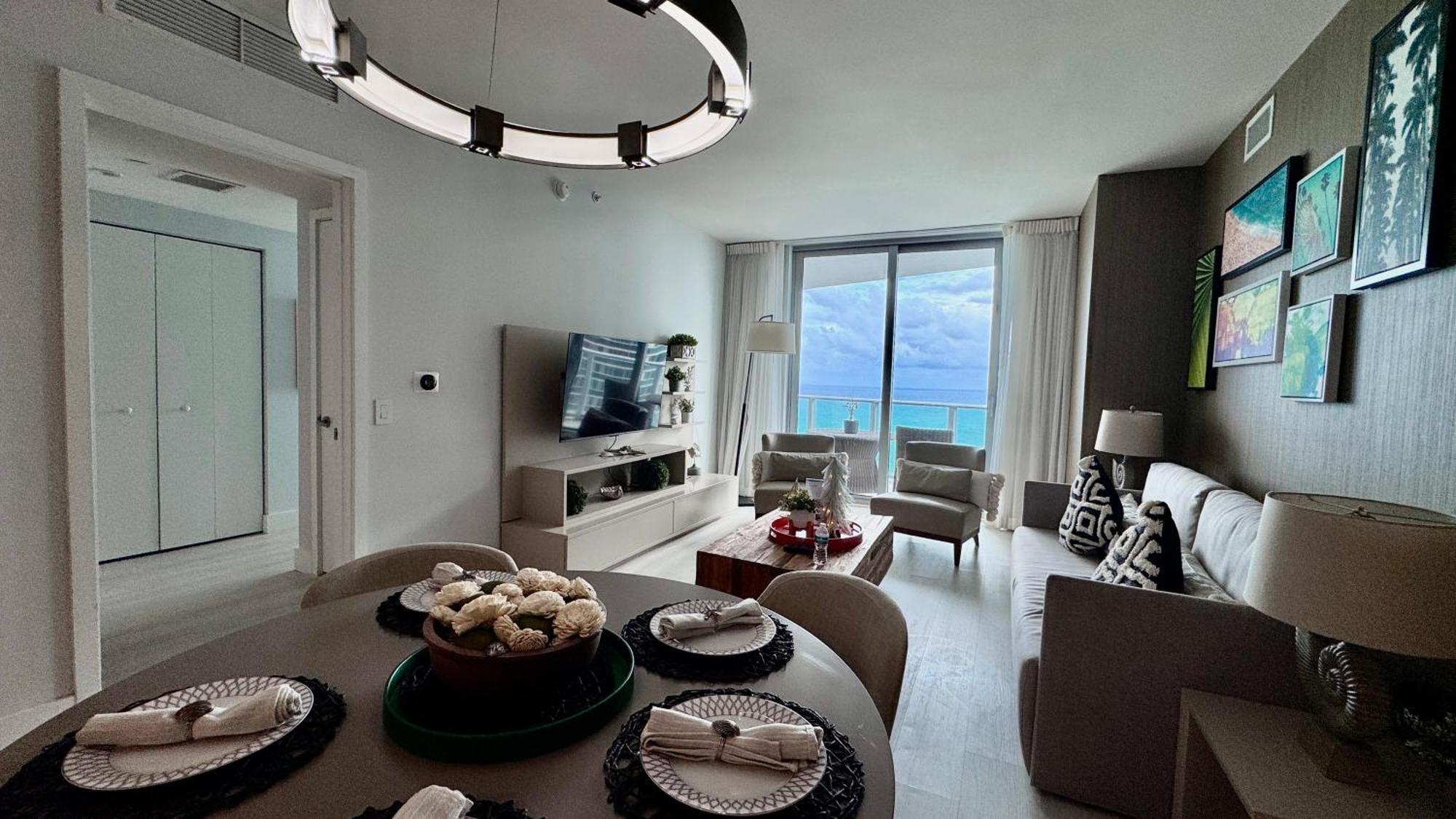 Picturesque Beachfront - Lovely 2bd And 2ba With Direct Ocean View *