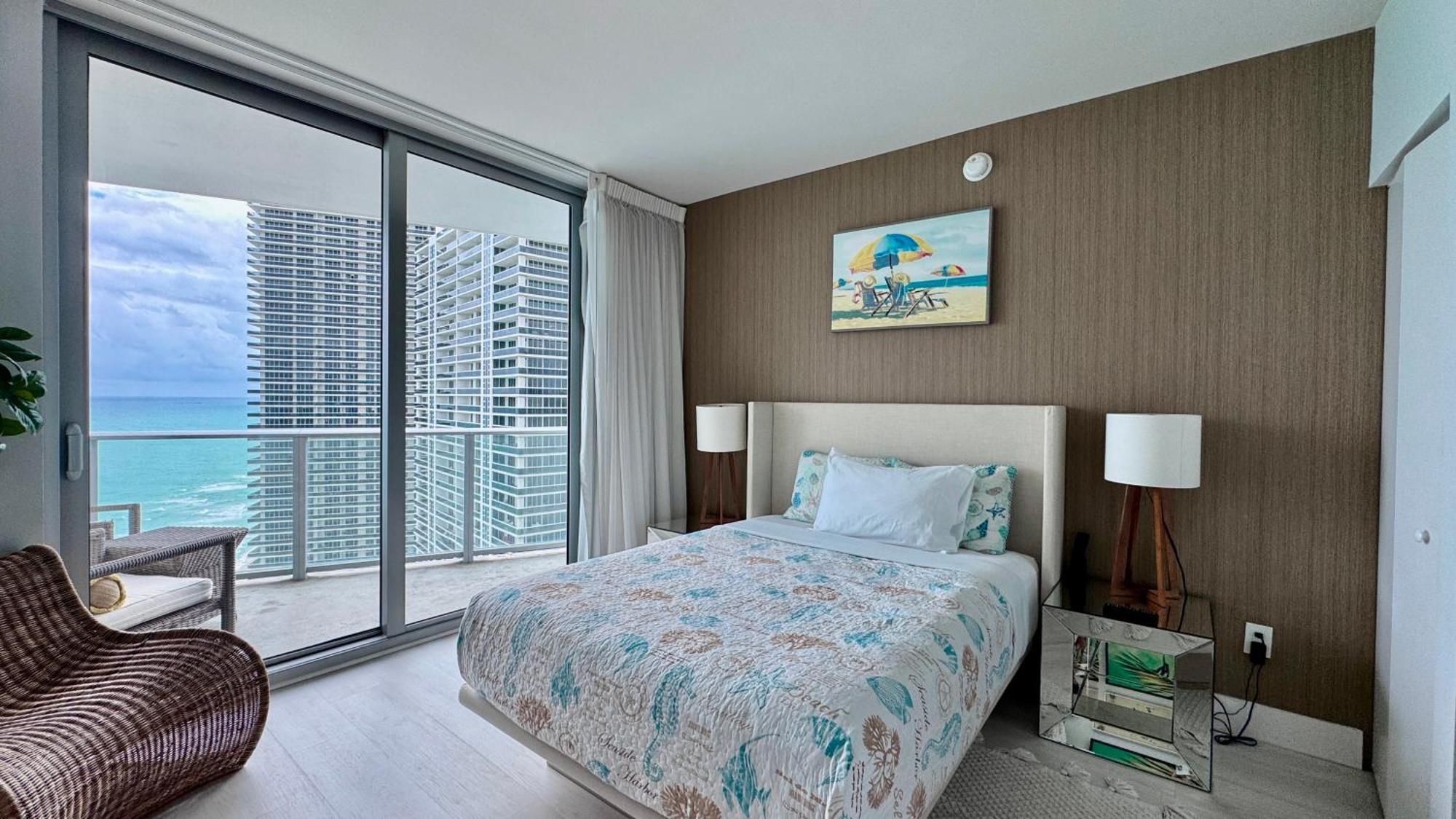 Picturesque Beachfront - Lovely 2bd And 2ba With Direct Ocean View Hollywood