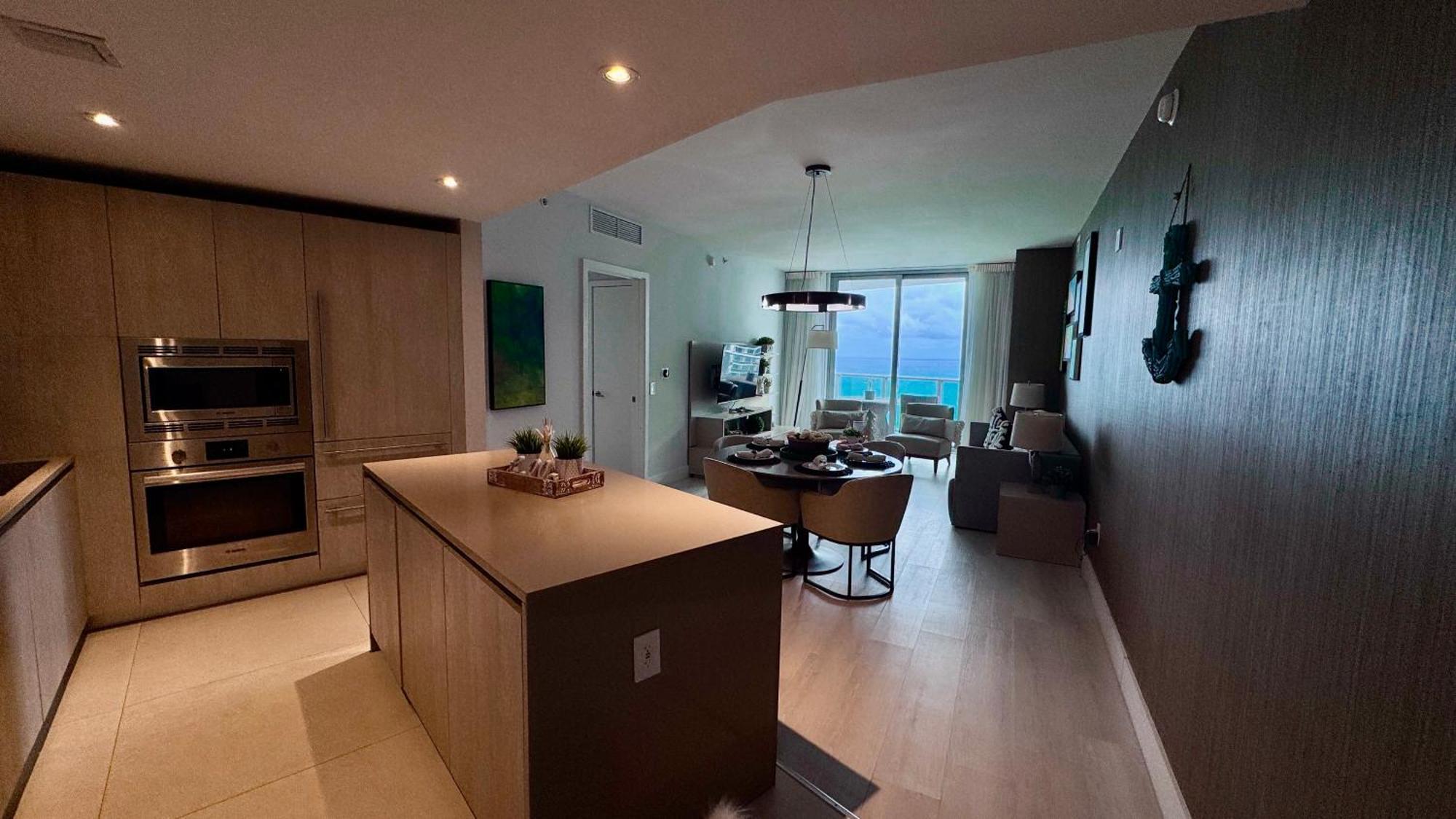 Picturesque Beachfront - Lovely 2bd And 2ba With Direct Ocean View * Hollywood